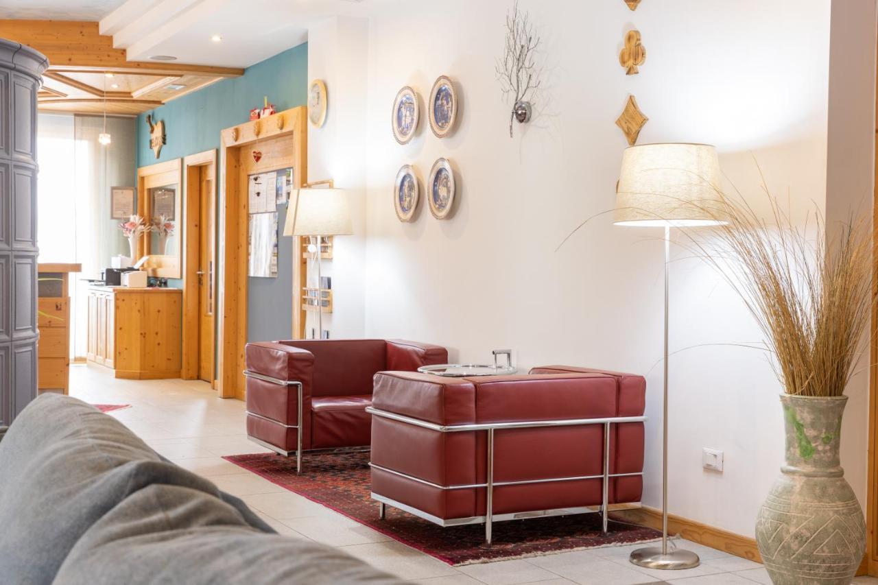 Alpine Mugon Hotel 바슨 외부 사진