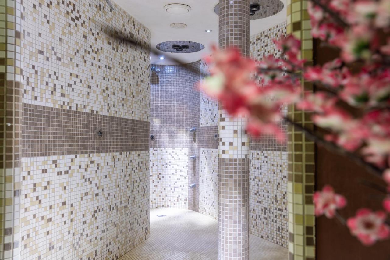 Alpine Mugon Hotel 바슨 외부 사진