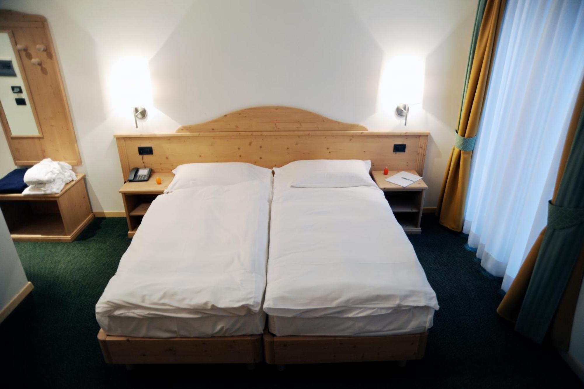 Alpine Mugon Hotel 바슨 객실 사진