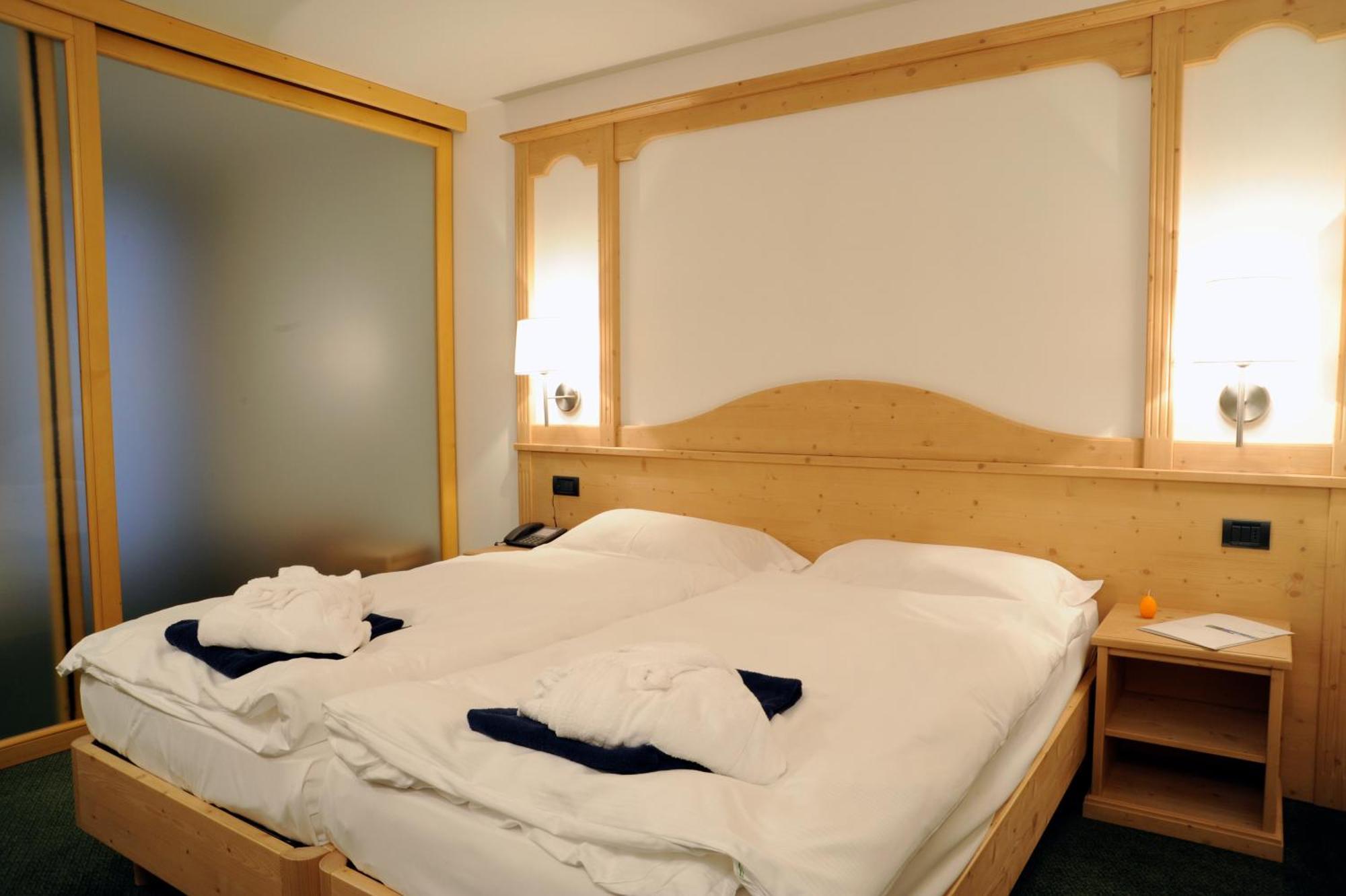 Alpine Mugon Hotel 바슨 객실 사진