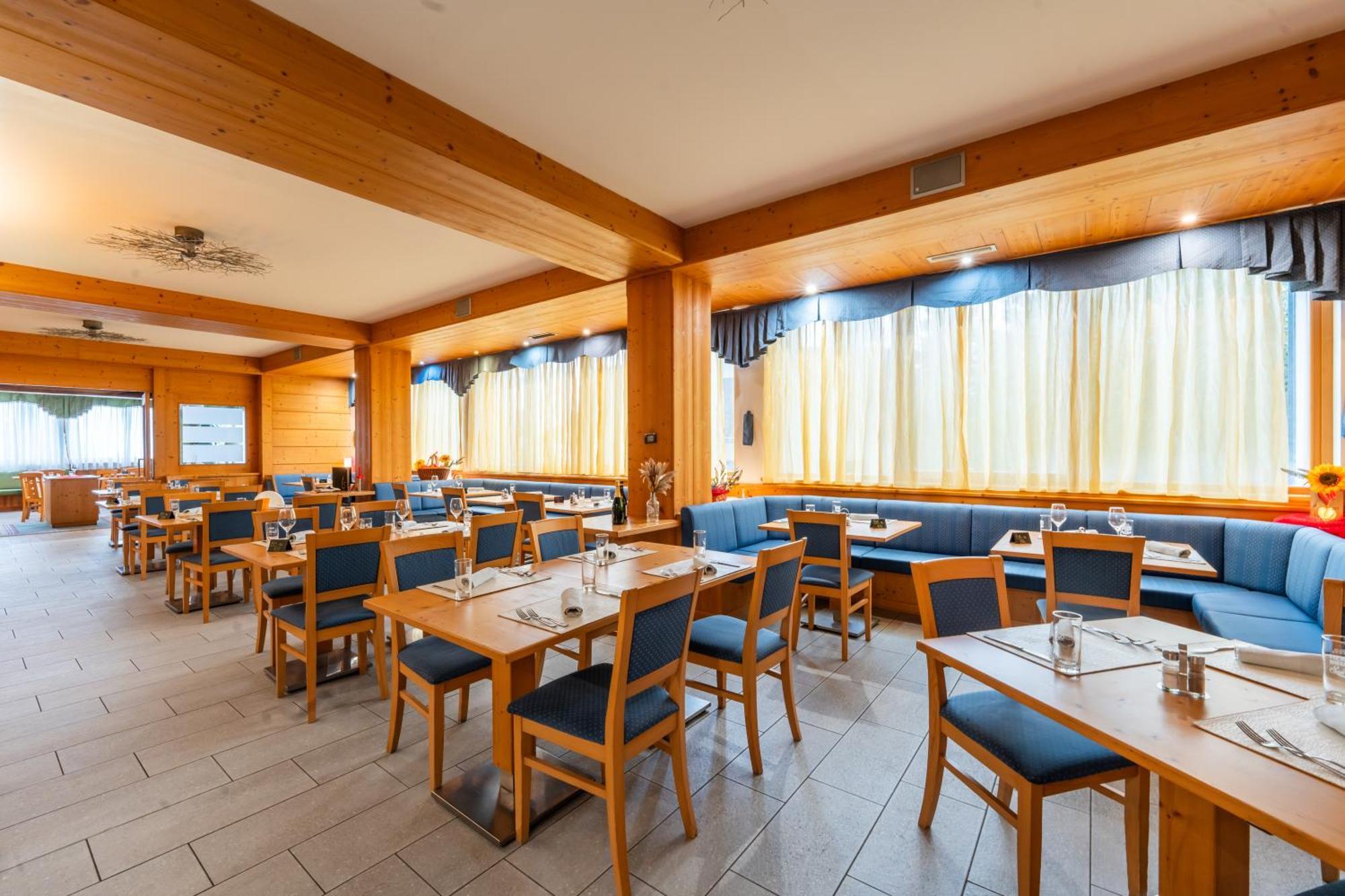 Alpine Mugon Hotel 바슨 외부 사진