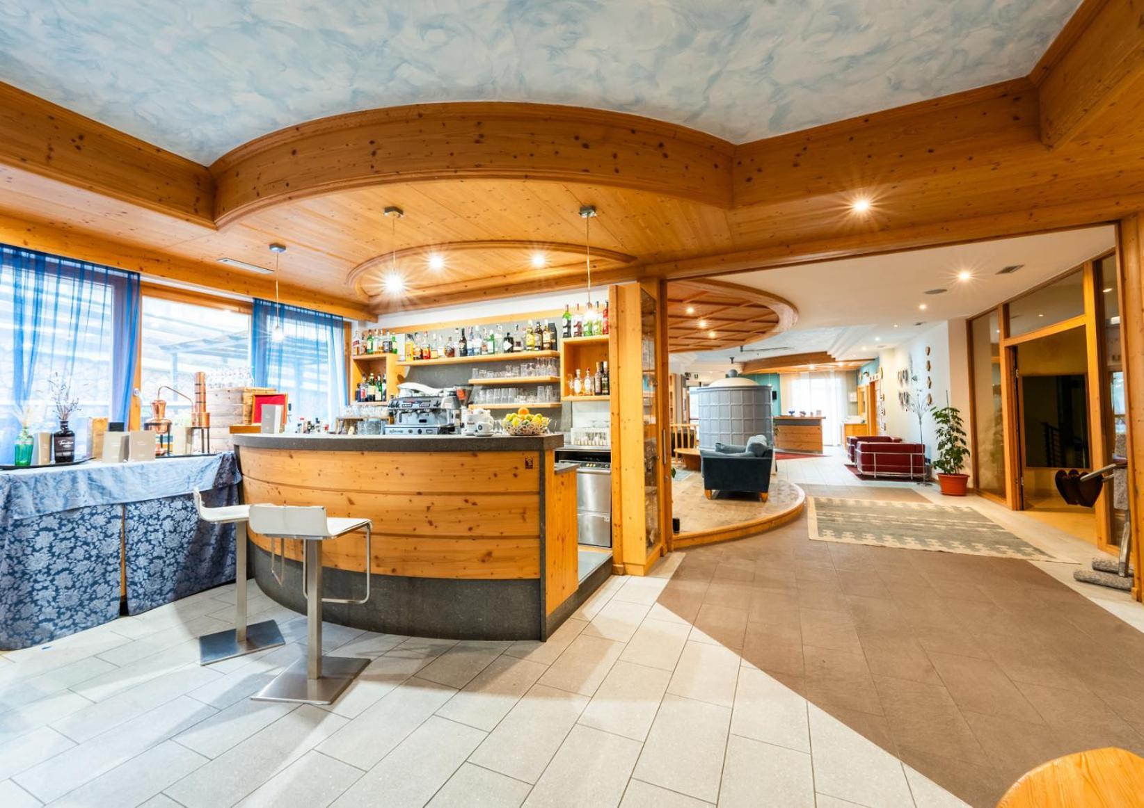 Alpine Mugon Hotel 바슨 외부 사진
