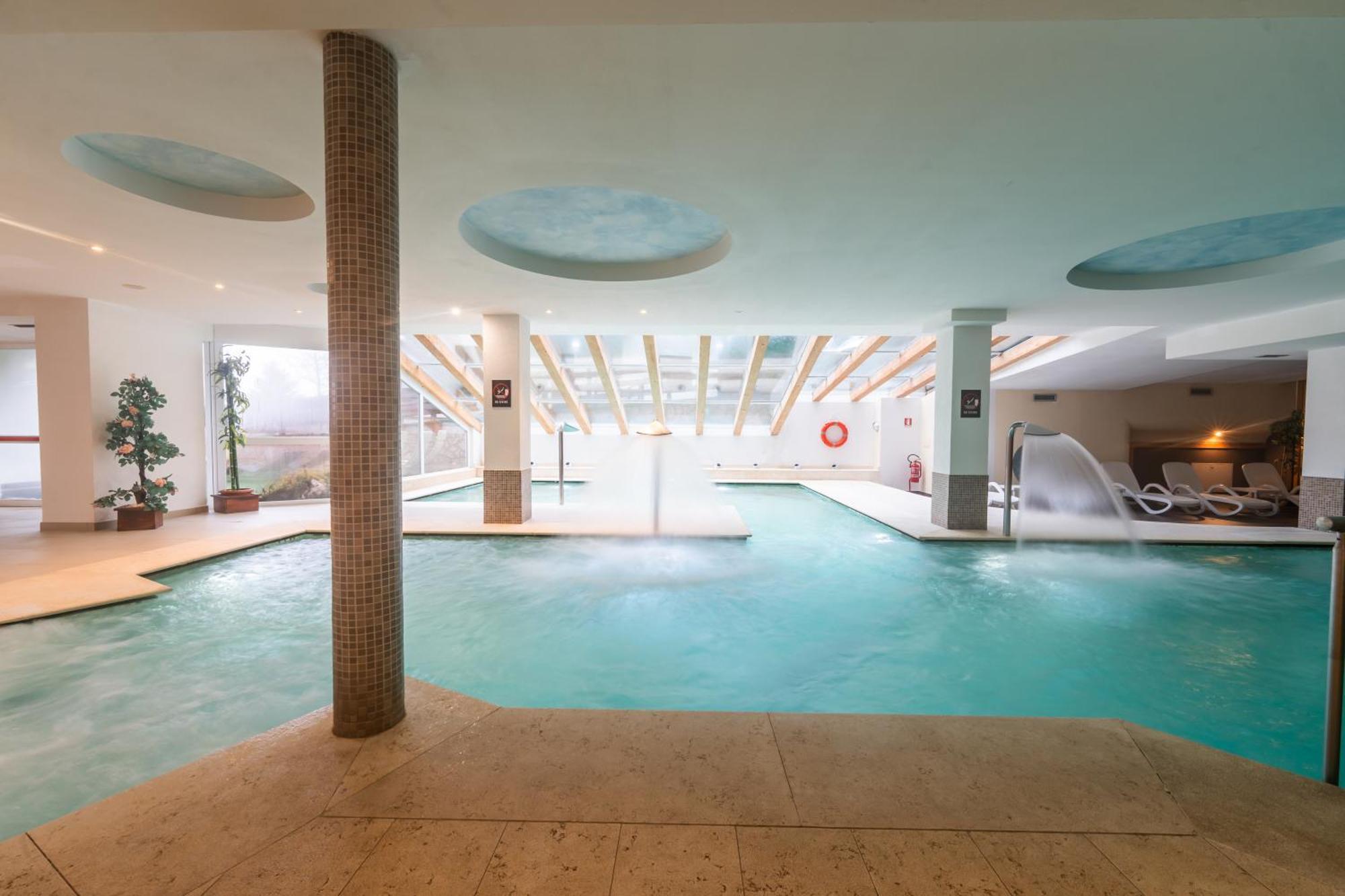 Alpine Mugon Hotel 바슨 외부 사진