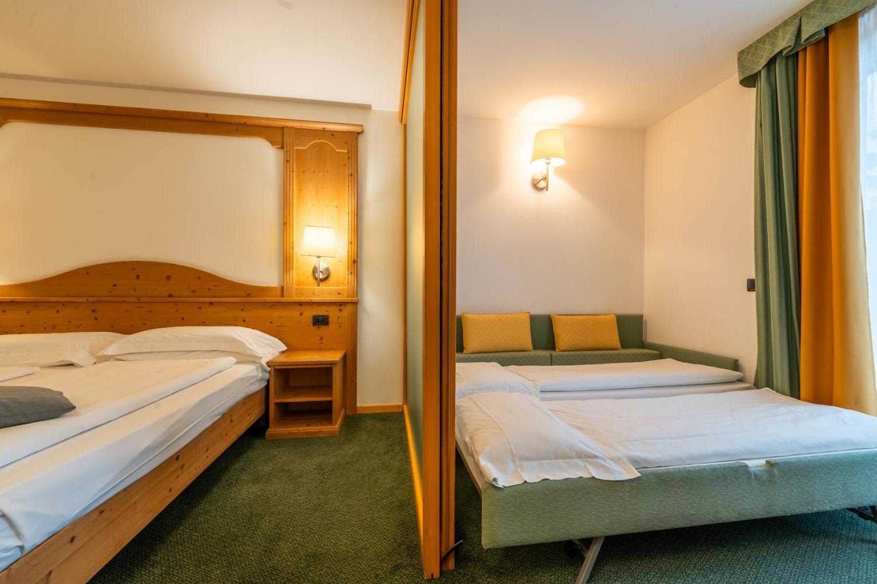 Alpine Mugon Hotel 바슨 외부 사진