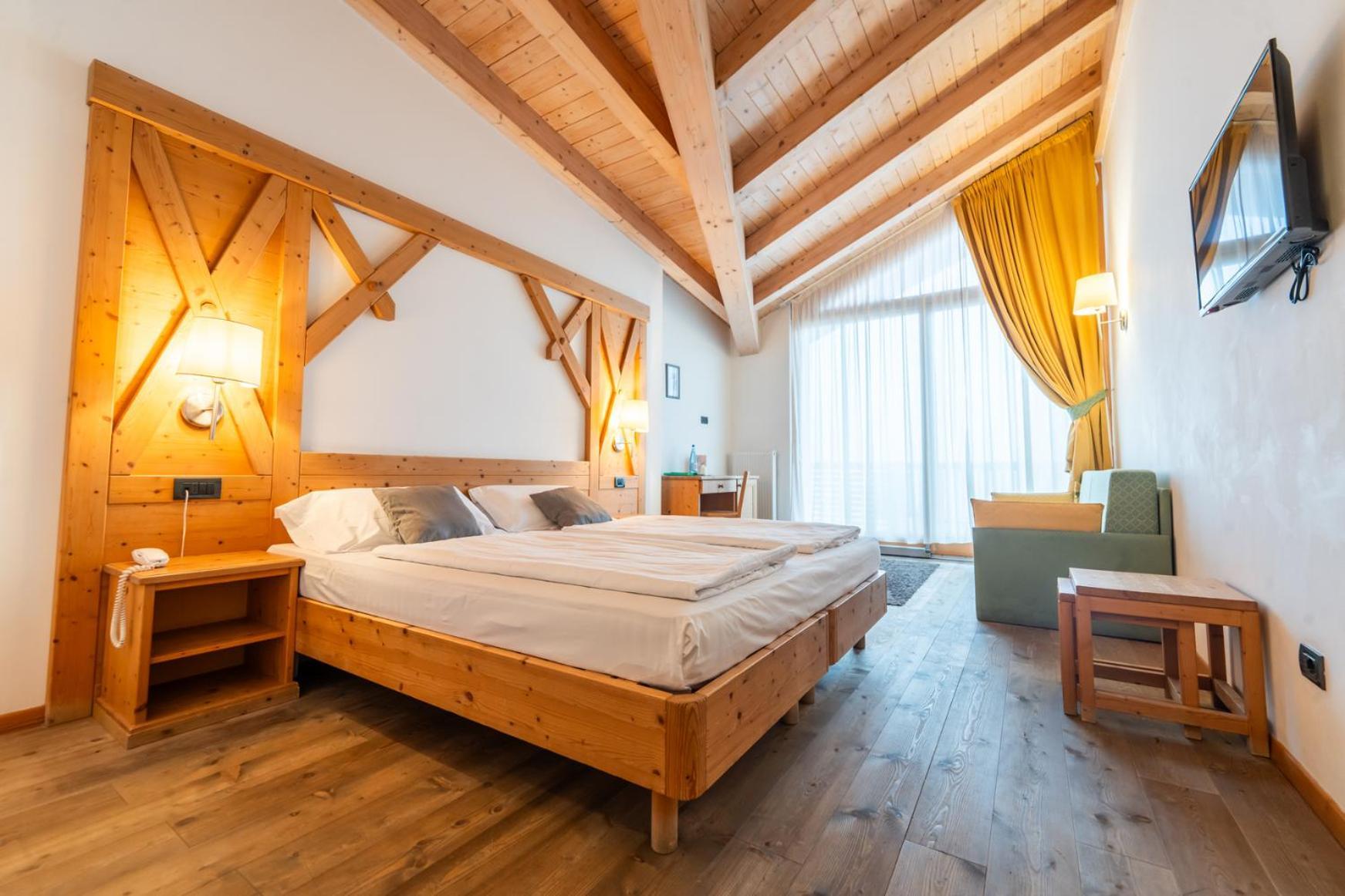 Alpine Mugon Hotel 바슨 외부 사진