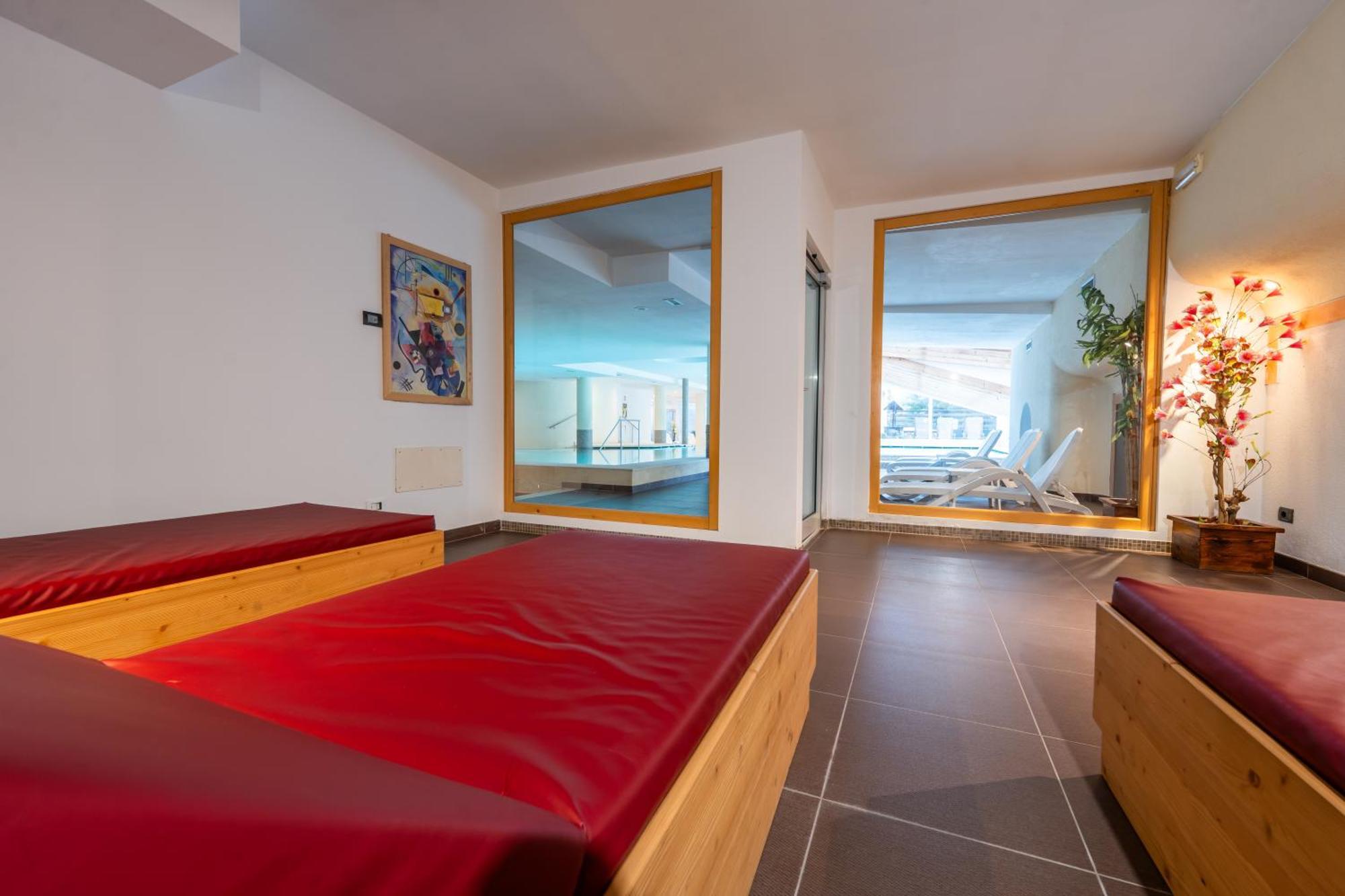 Alpine Mugon Hotel 바슨 외부 사진
