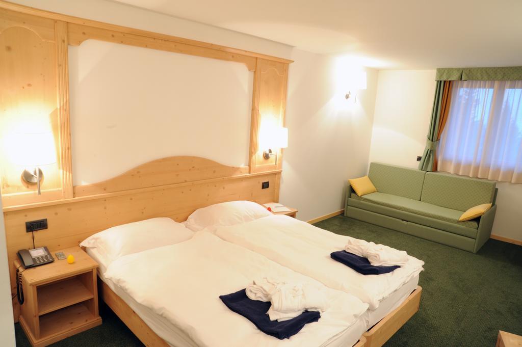 Alpine Mugon Hotel 바슨 객실 사진